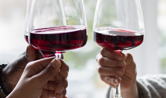 红酒知识-使你佳酒业-葡萄酒是是否都需要醒酒？